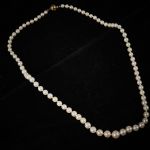 642069 Pearl necklace